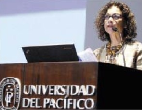 Profesora María Cruz-Saco Oyague reconocida por  Connecticut College 
